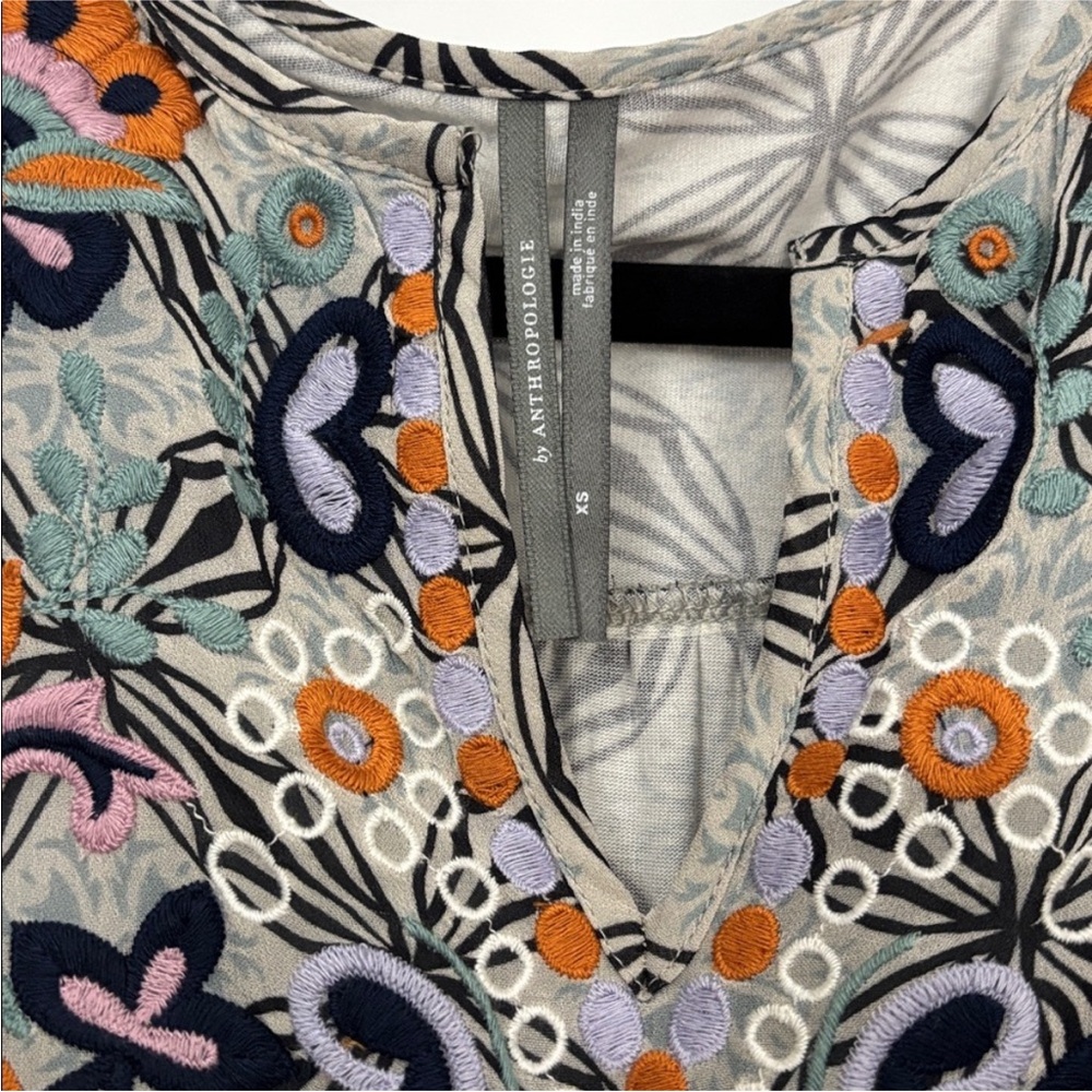 5/$25 Anthropologie Terri Embroidered Top - Picture 7 of 10